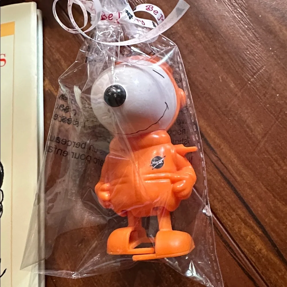Peanuts Snoopy Charlie Brown Figure Lot NASA Snoopy Book Toys
